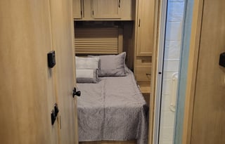 2016 Coachmen RV Freelander 27QB Chevy 4500