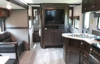Clark's Comfy Camper-sleeps 9