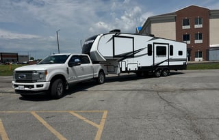 Lauryn and Noah's Pet Friendly 5th Wheel