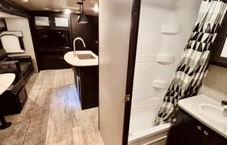 3 slides, Sleeps 10, 2 bedroom, Outdoor kitchen