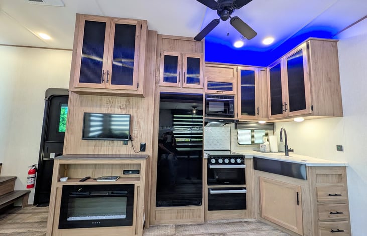 This impressive Cherokee Arctic Wolf 287BH Limited is spacious and loaded with comfortable features. Sleeps up to 10. Two bedrooms with separate bunkroom. Outdoor kitchen, solar and much more.