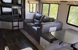 Clean and comfortable 2021 Keystone Bullet 290BHS