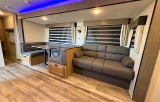 6 beds. Clean. Outdoor Living. Delivered & set-up