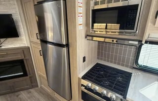 T5-2025 Catalina Legacy Sleeps 10-Premium-Auto LEV