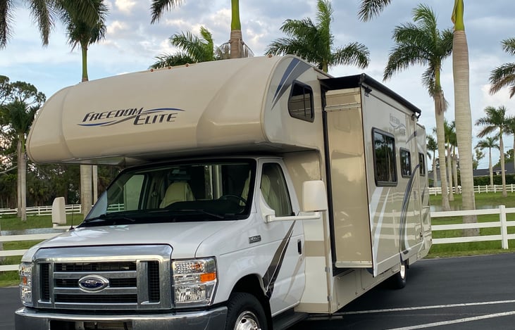 Drives with ease with reliable Ford v10