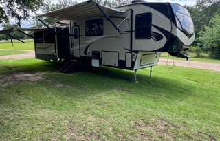 2019 fifth wheel four slides sleeps 9