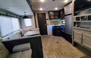 Family Friendly 10 Person with Outdoor Items