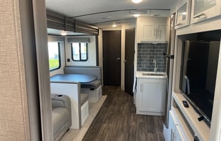 2021 Luxury KeyStone Large Family Friendly RV