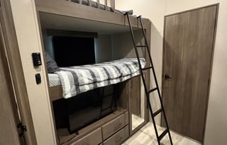 Rolling Family Retreat Bunk House with 2 full bath