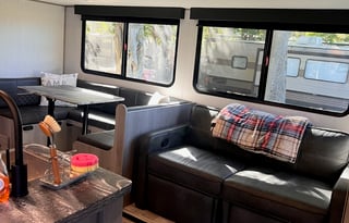 Fully Stocked 2021 Kodiak 283BHSL – Sleeps 10