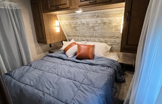 Schulz 2017 CrossRoads Zinger 30’ Travel Trailer