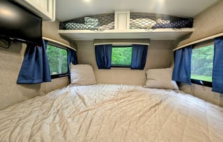 GeoPro | Modern, Cozy & Well-Equipped, Easy to Tow