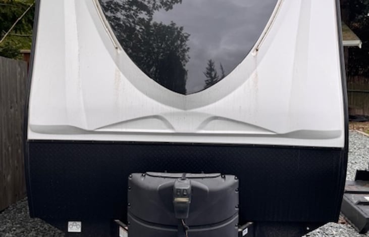 Powered front jack for easy connections