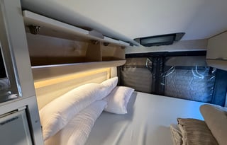 "WanderPop" - Luxury Off Grid Noovo Camper Van