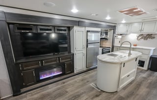 WOW King bed 3 slides looks like 5th wheel inside