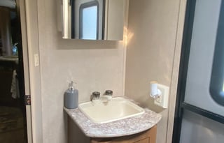 Beautiful stationary RV at an attractive place!