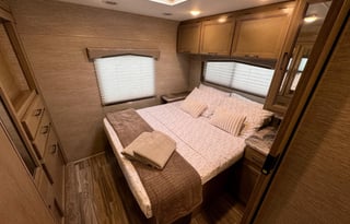2022 Thor Motor Coach Four Winds 30D [DREAM WAYS]