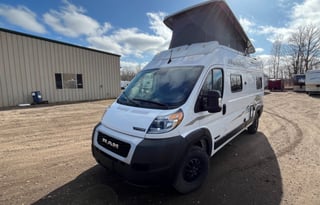 Winnebago Solis- Like New!!