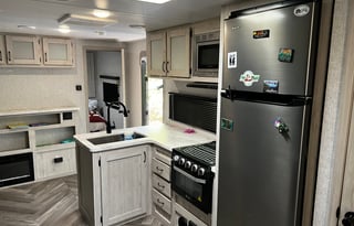 2022 East to West Della Terra