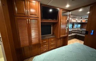 Chief Carl's Caravan- 2016 Fleetwood Bounder 35K