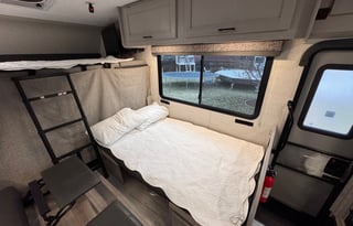 2025 28ft Coachmen 26DS - Sleeps 6