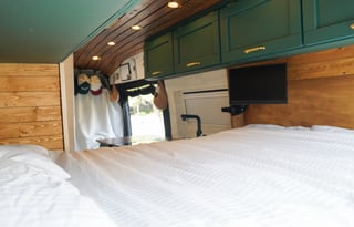 2022 Off Grid Cozy Cowboy Van