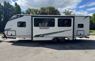 2021 CrossRoads RV Sunset Trail SS272BH