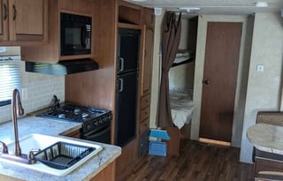 2013 Camper – Perfect for Family Adventures!