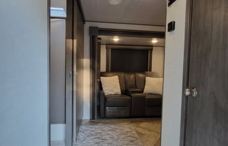 King bed☆Reclining sofa☆Large bathroom