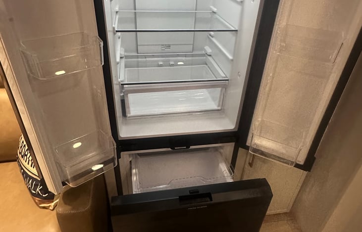 Huge 12V fridge and freezer backed with 2 solar panels and 3k watt Inverter for Harvest Host stays !!