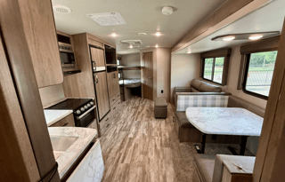 IMAGINE-2 Pvt Queen Master, Bunks, Dinette & Sofa