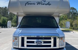 2017 Class C Thor Four Winds - WIFI included