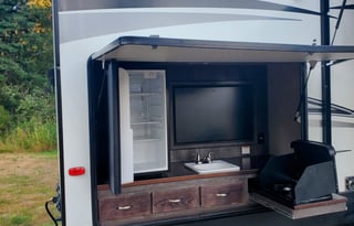 Clean & stocked! 2018 Keystone RV Outback 335CG