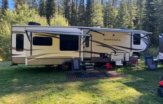 2017 Fifth wheel with 3 Slideouts