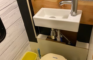 Retro 1989 Winnebago | Modern Upgrades, Sleeps 6