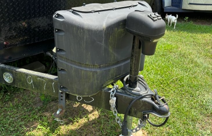 Electric Hitch. Two propane tanks in box