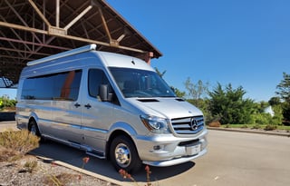 *150 mi free per day* 9 seater Luxury Sprinter RV
