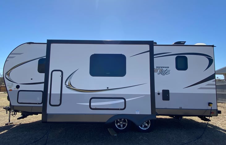 1 slide out on drivers side of rv.