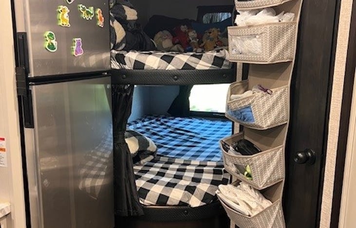 Queen Bunks-Sleeps 4 Comfortably 
Linens-Not Provided