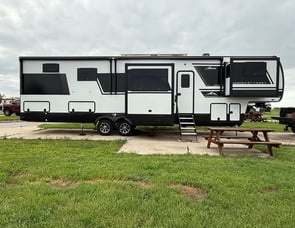 EAST TO WEST Ahara 380FL