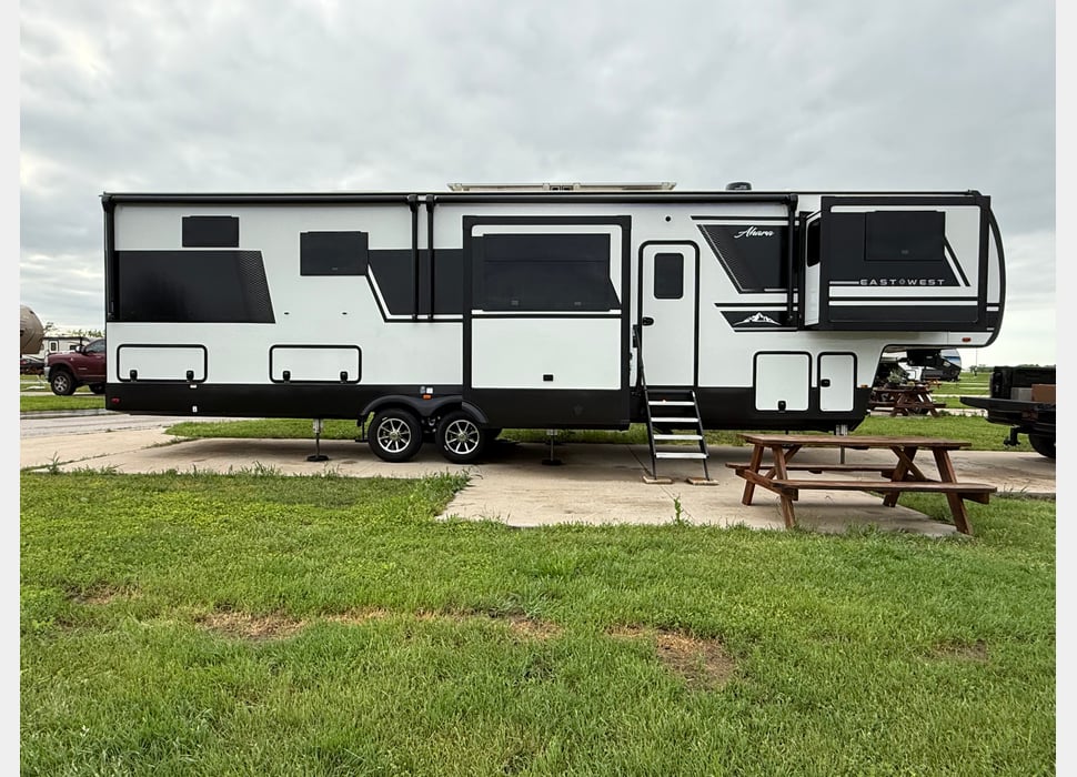 Fifth Wheel rentals in Arlington