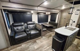 Family Bunkhouse w/ Outdoor Kitchen & Delivery