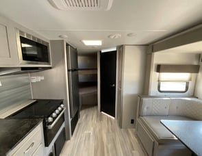 Prime Time RV Tracer 24DBS