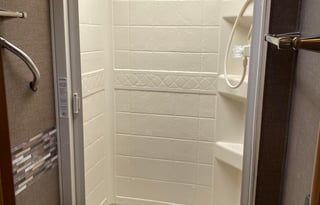 Very Clean! 2017 THOR Four Winds 24 ft. Good Size.