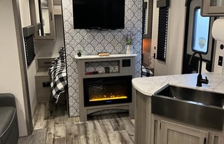 Spotless!  2022  RV Coleman Lantern Series 263BH