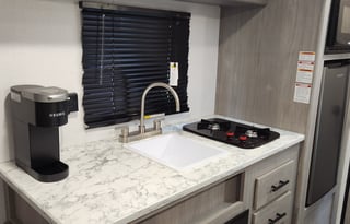 Sleeps 5 With an Electric Fireplace/coffee Maker