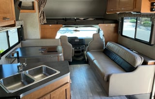 2019 Winnebago Minnie Winnie 31G Bunk Beds