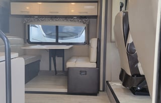 "Glam like New" 2021 Thor Axis. Free Parking