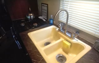 "Sweet Escape" Spacious 10-Person RV