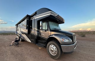 Five-Star Desert Oasis on Wheels!